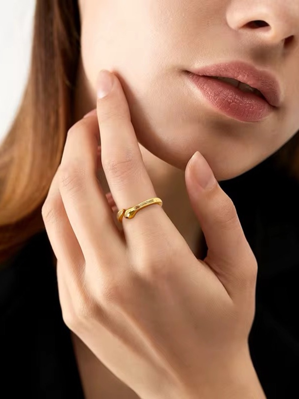 Vintage-Inspired Golden Snake Ring | Baguette Stones & Black eye stone. - Picture 2 of 6